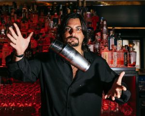 Francesco De Rose barman di Chandelier_Napoli