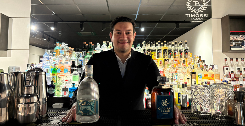 Lukas Kelm e le bottiglie di Cipriani Drinks